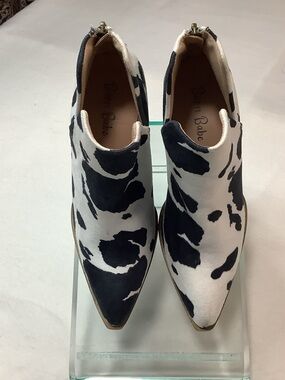 Barn Babe Black and White Cowprint Pointed Ankle Booties Sz 7.5